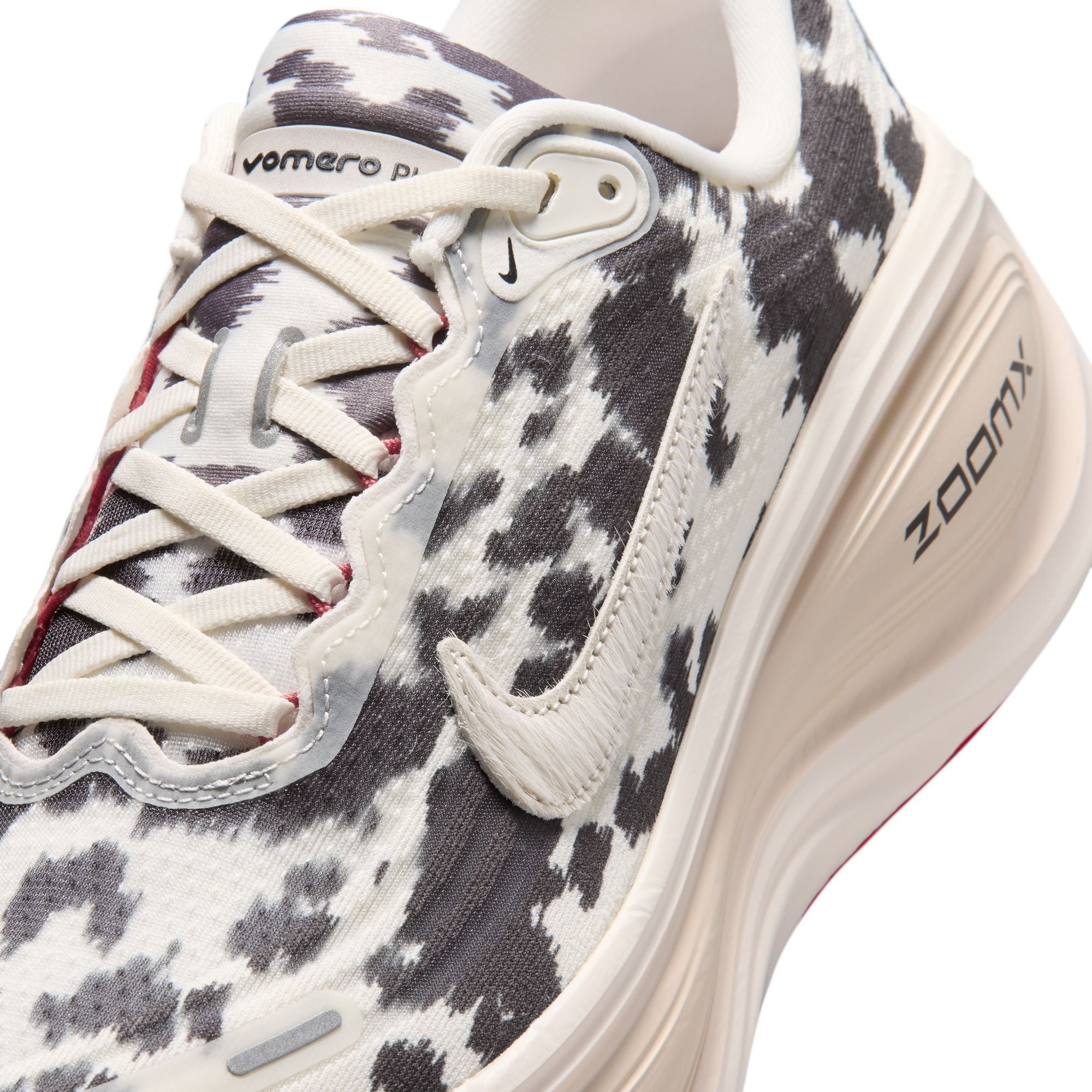 Men's Vomero Plus (100 - Sail/Sail-University Red-Lt Orewood Brn)