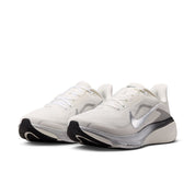 Women's Pegasus 42 (100 - Summit White/Metallic Silver-Sail-Black)