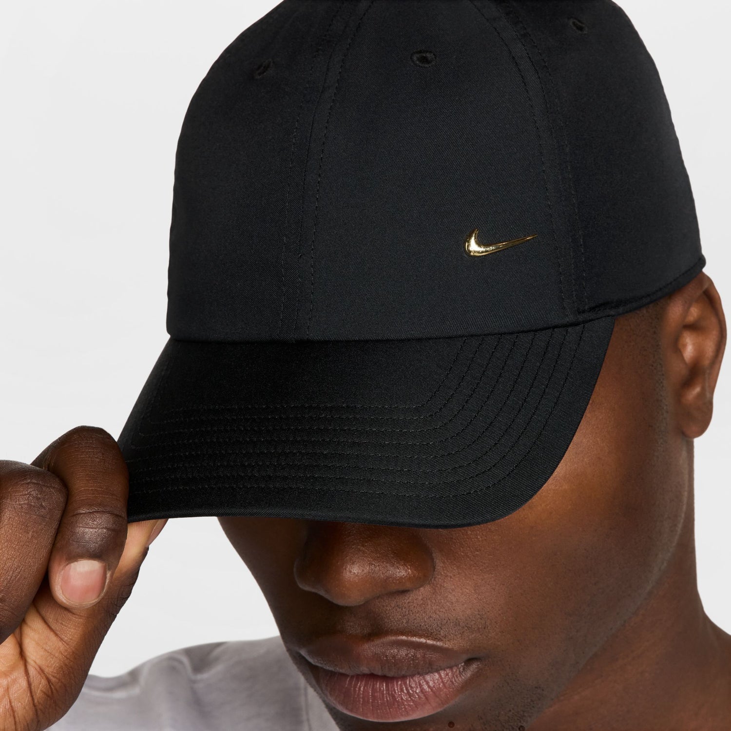 Nike Club Cap Metal Swoosh Strapback