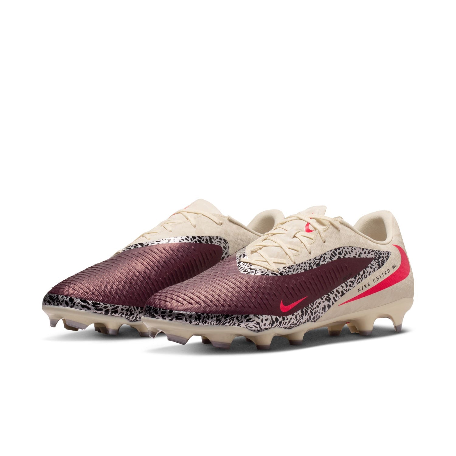 Phantom 6 Low Academy FG/MG - Mens
