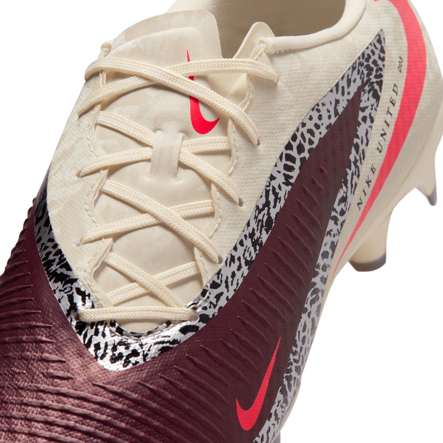 Phantom 6 Low Academy FG/MG - Mens