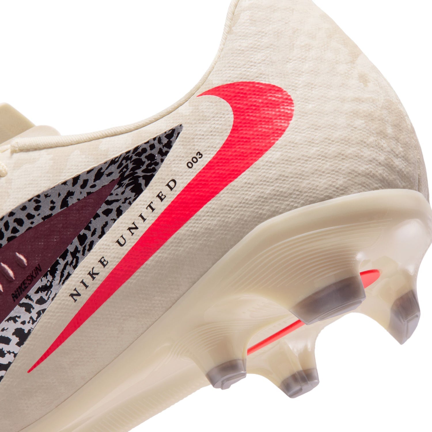 Phantom 6 Low Academy FG/MG - Mens
