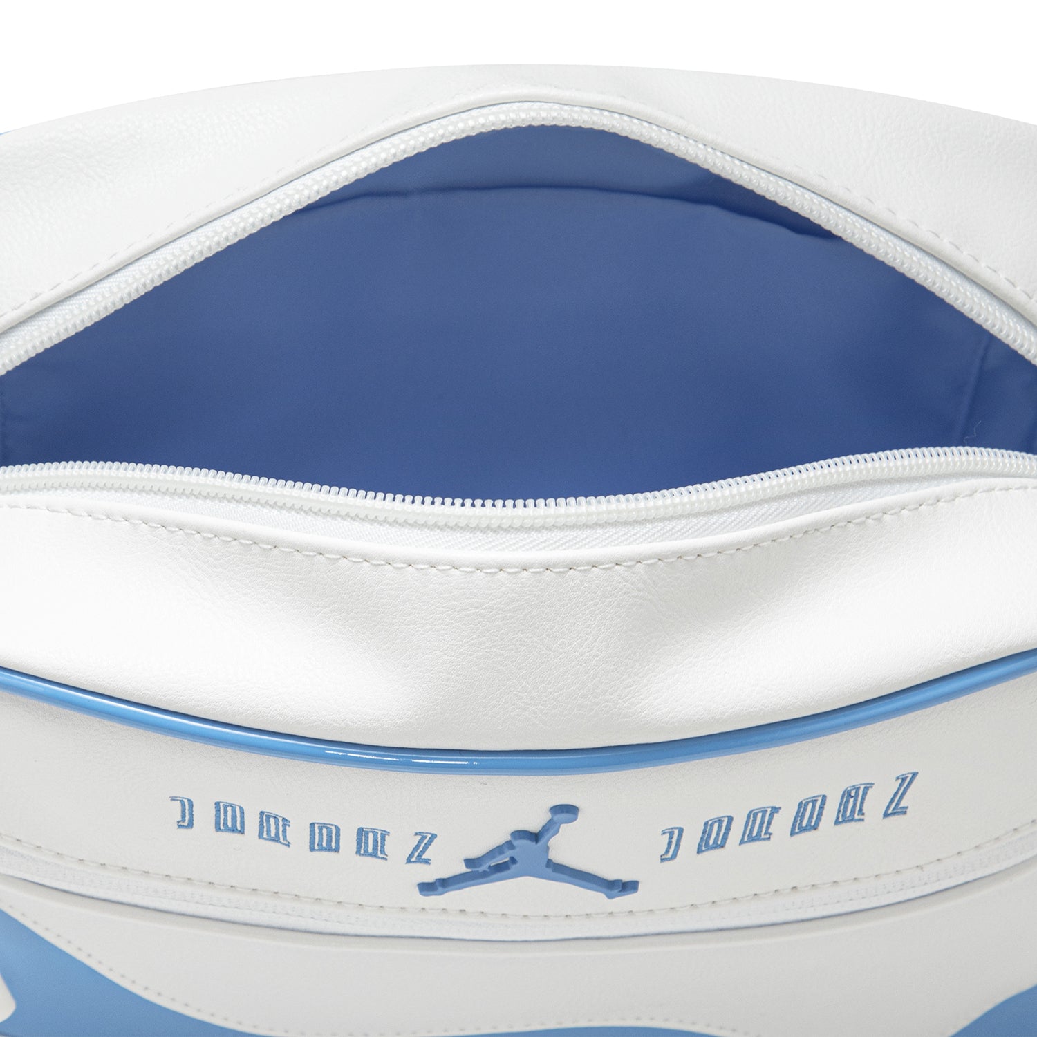 AJ11 UNC Messenger Bag