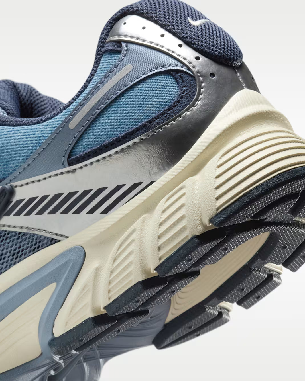 Nike V5 RNR SE - Denim - Men's Sneakers