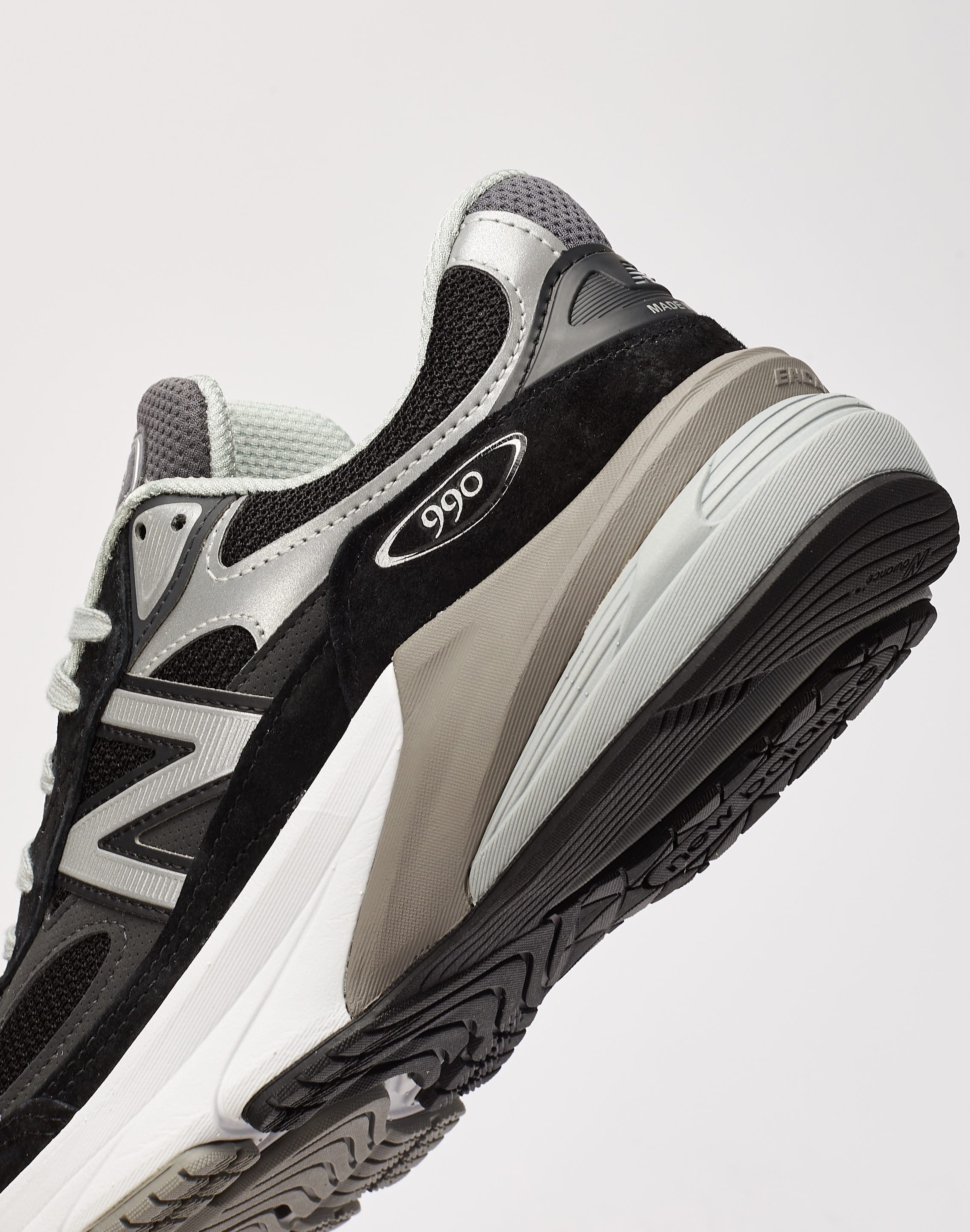 New Balance 990v6