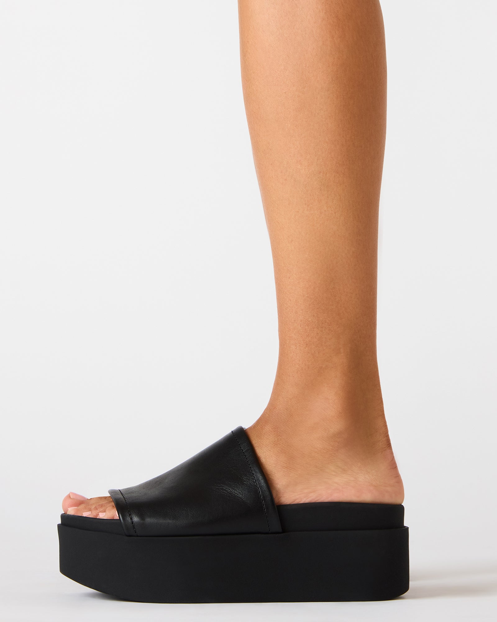 ARWEN BLACK LEATHER