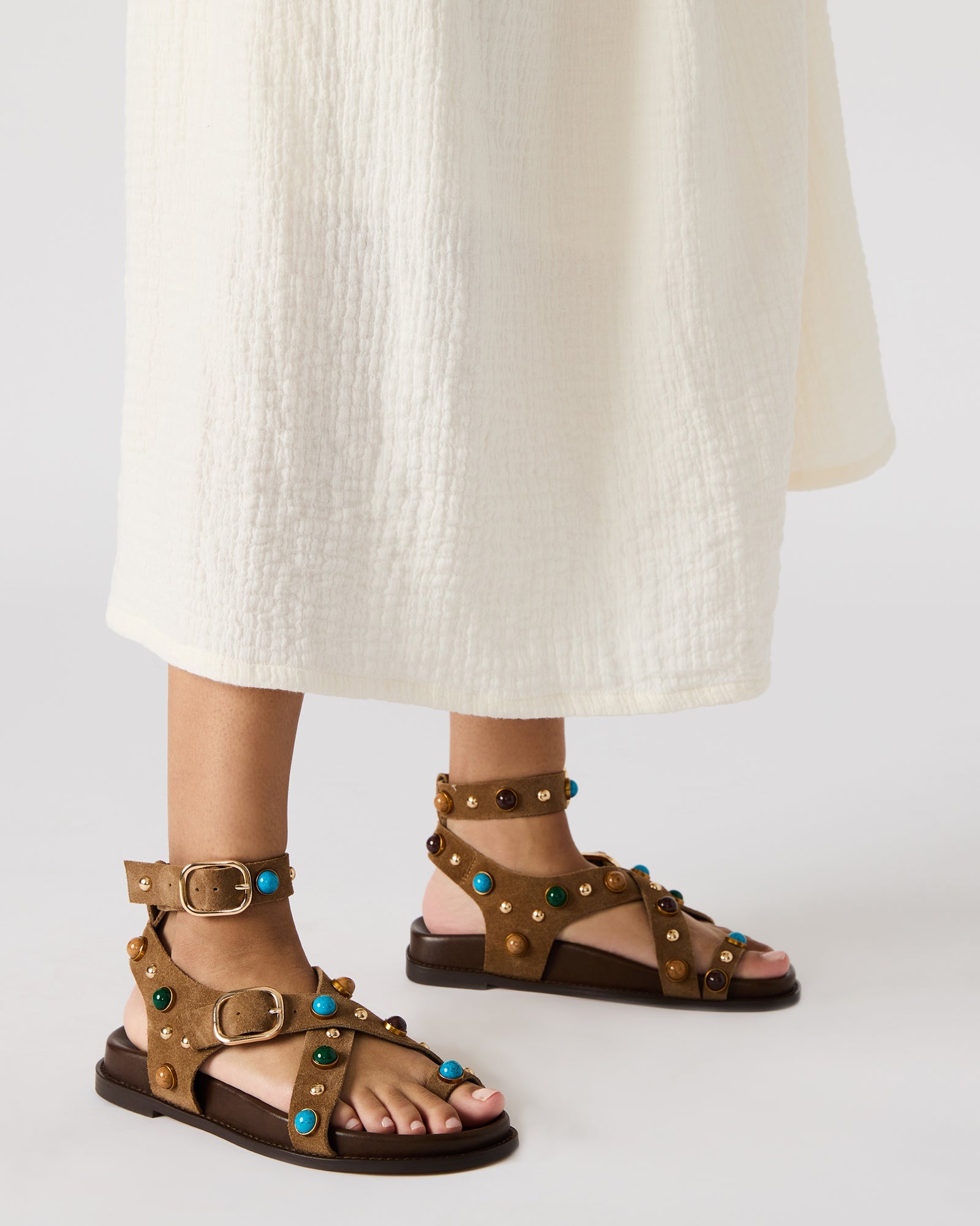 STEVEMADDEN_SHOES_LINEAR_TAUPE-SUEDE_0671_b902fddc-f824-4eea-acb5-9433dc129f97.jpg