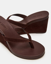 PLAYING BROWN SUEDE