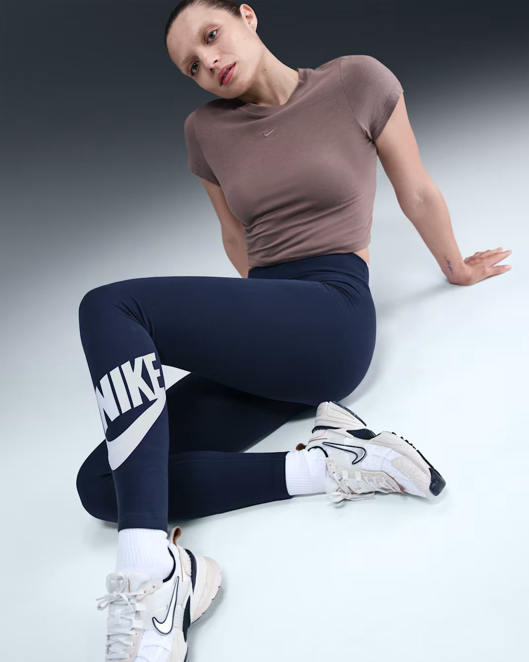 Women's Nike Sportswear Classics High-Waisted Graphic Leggings Midnight Navy/White DV7791-010