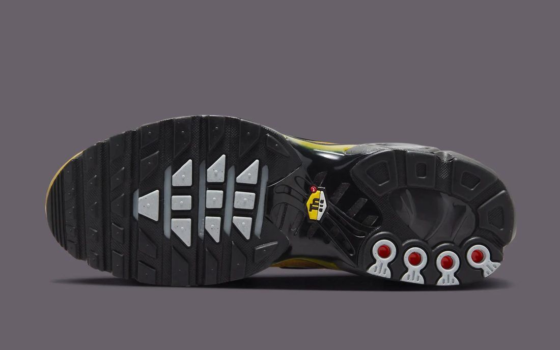 Men's Nike Air Max Plus FB9722-700 Sneakers Bronzine Black Lace Up Running Shoes