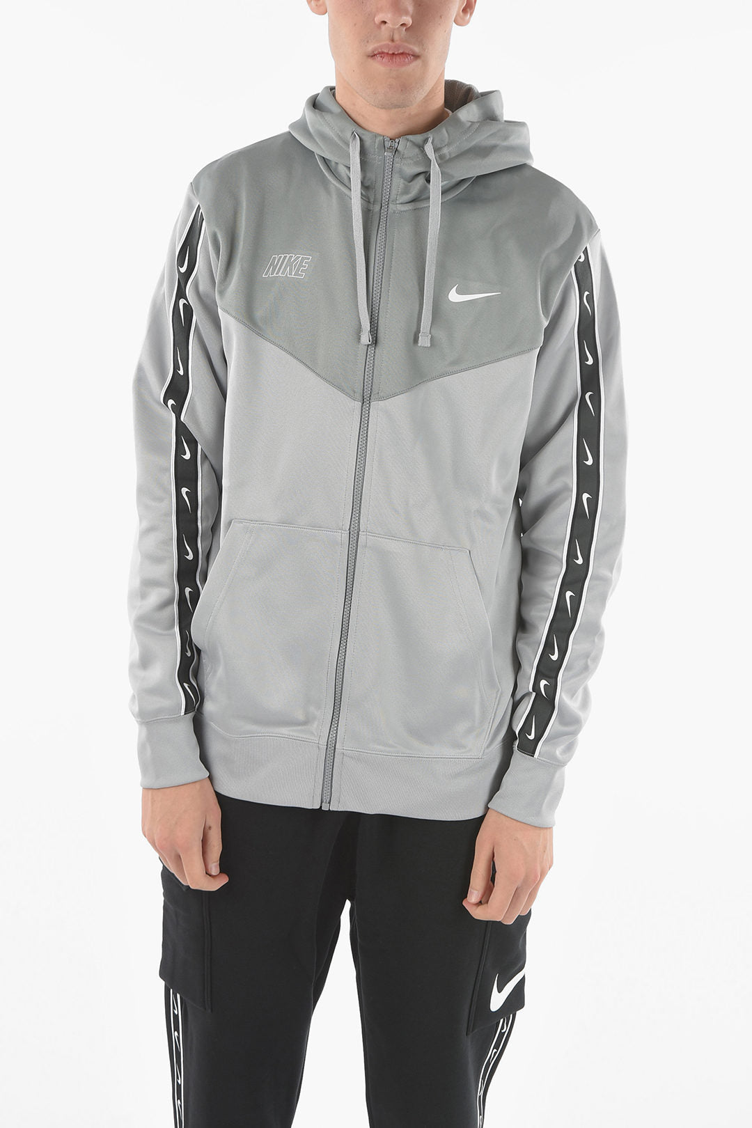 Nike Logoed Side Band Sweatshirt with Zip Closure
