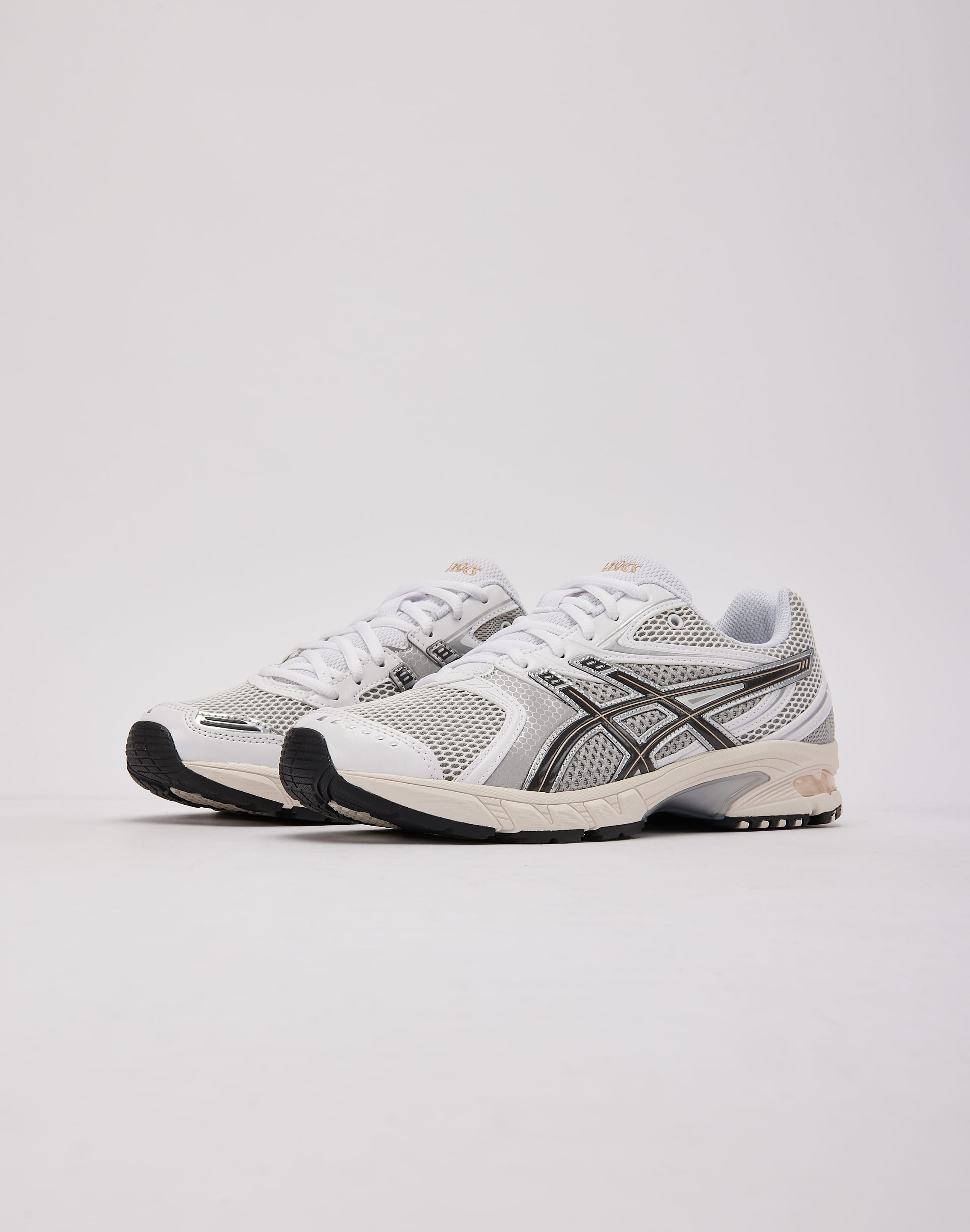 asics_1203A607_20105_M010.jpg
