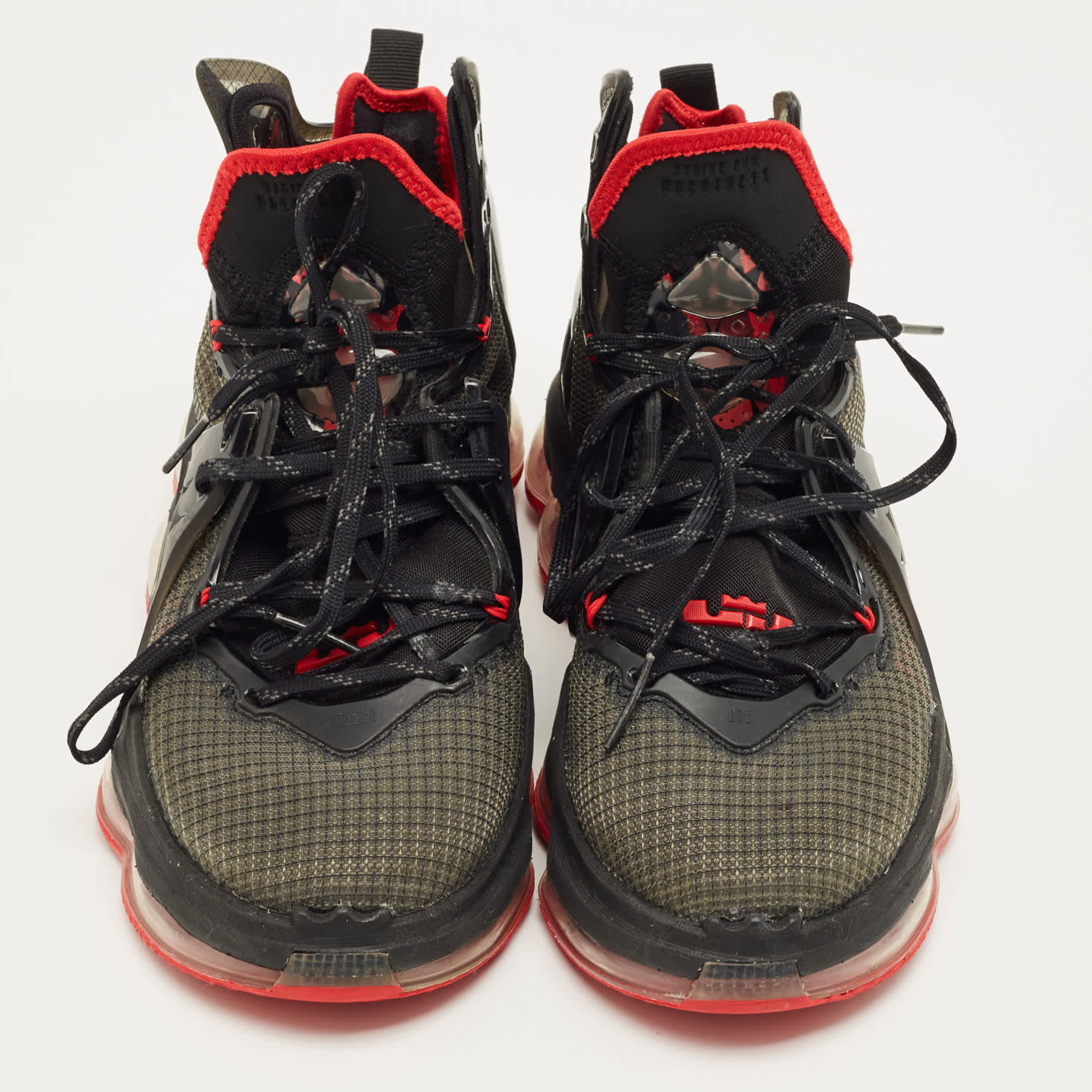Nike Le Bron 19