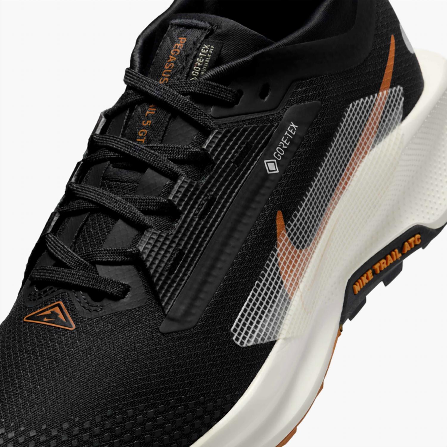 Women's Pegasus Trail 5 Gore-Tex Running Shoes In 005 - Off Noir/pale Ivory-Black-Monarch