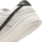 Women's Dunk Low Se Sneakers In White/black
