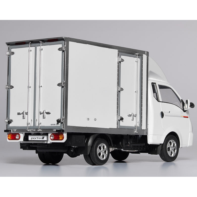 Academy 1/24 Kia Porter II Box Truck Scaled Plastic Model Kit
