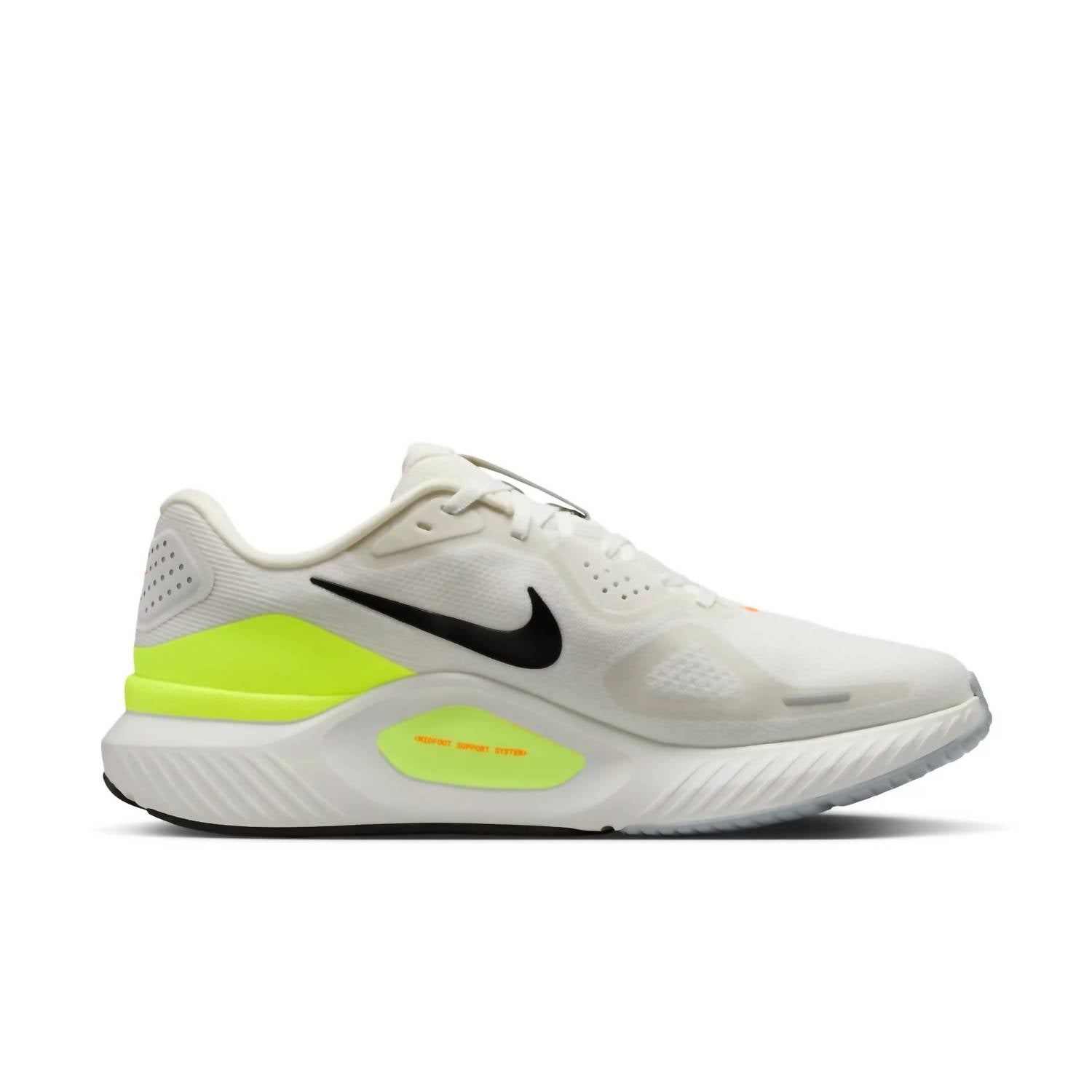 Men's Structure 26 Shoes In Summit White/black/volt/total Orange