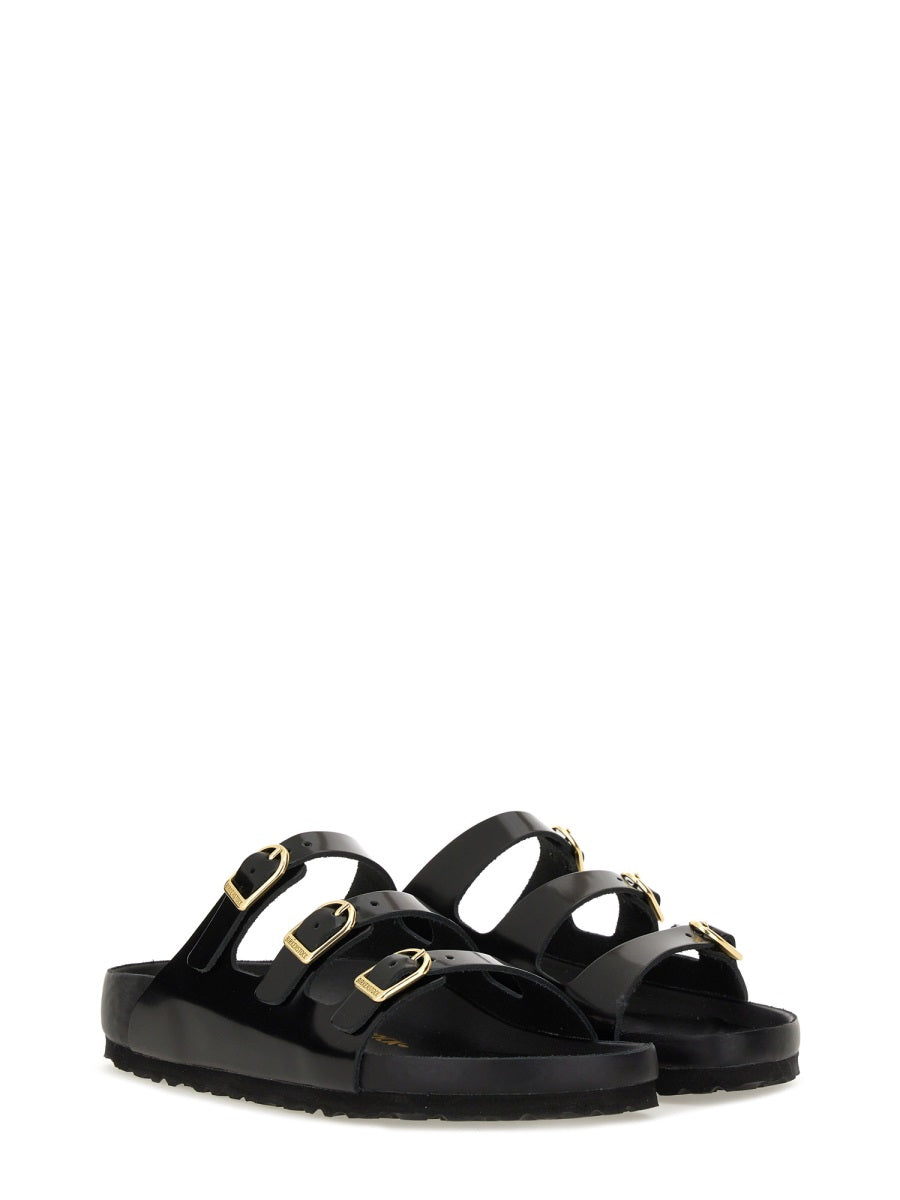Sleek Narrow Fit Sandalo with Adjustable Straps