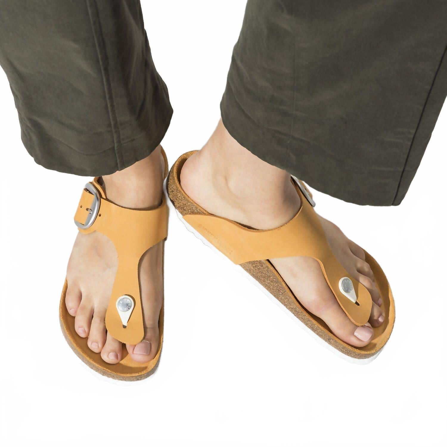 Women's Gizeh Big Buckle Sandal In Apricot