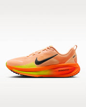 Men's Vomero 18 Road Running Shoes In Orange Chalk Total Orange Volt Black