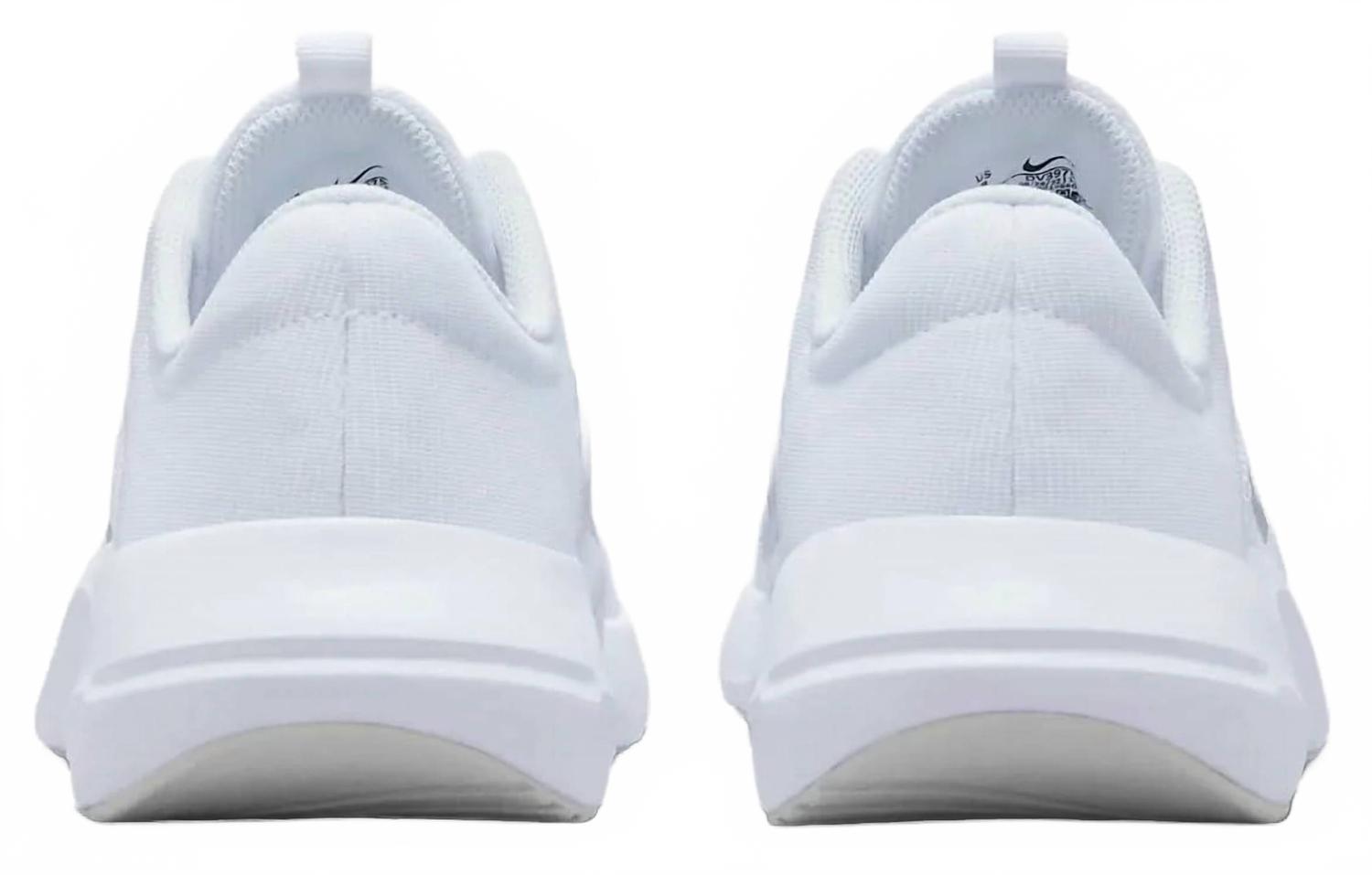 Women's In Season Tr 13 Workout Shoes In White/metalic Silver