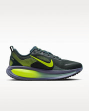 Men's Vomero 18 Road Running Shoes In Seaweed Cannon Sanded Purple Volt