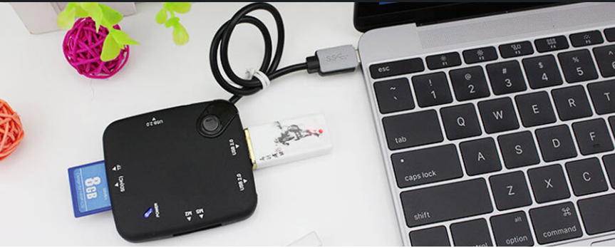 AeroCool Essential TypeC HUB with Card Reader with 3.5mm Power Port