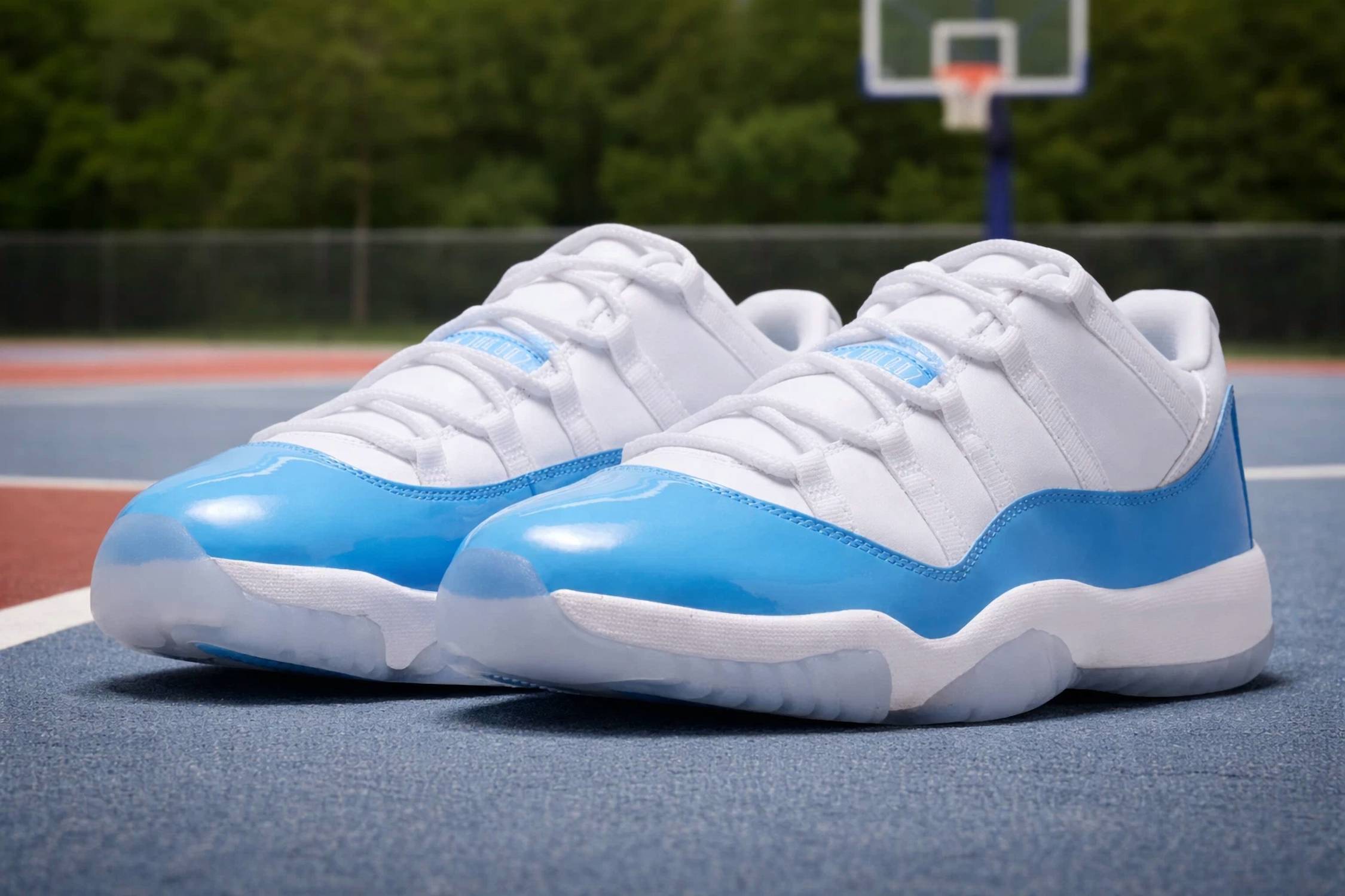 Men's Retro Jordan 11 Low Sneaker In University Blue