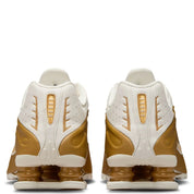 Nike Shox R4 AR3565-010 Sneaker Womens White Gold Low Top Lifestyle Shoes MEW725