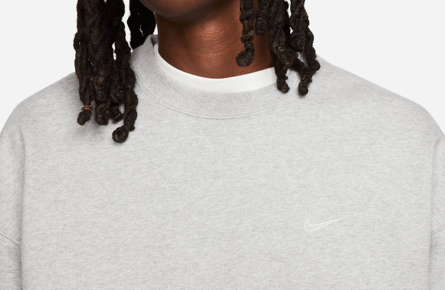 Solo Swoosh Fleece Crew Sweatshirt In Dark Heather Grey