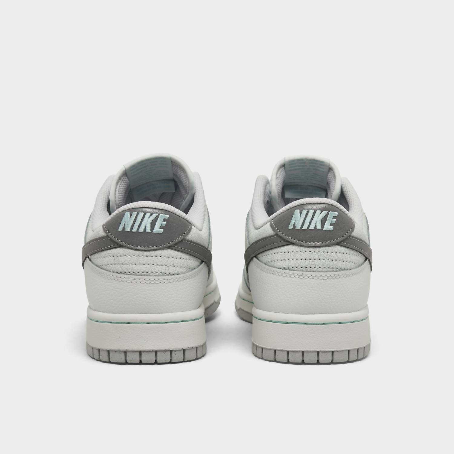 Men's Dunk Low Retro Se Shoes In Glacier Ice/metallic Silver/summit White