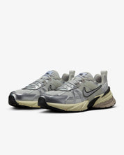 Men's V2K Run Sneaker In Summit White/platinumiron Ore/metallic Silver
