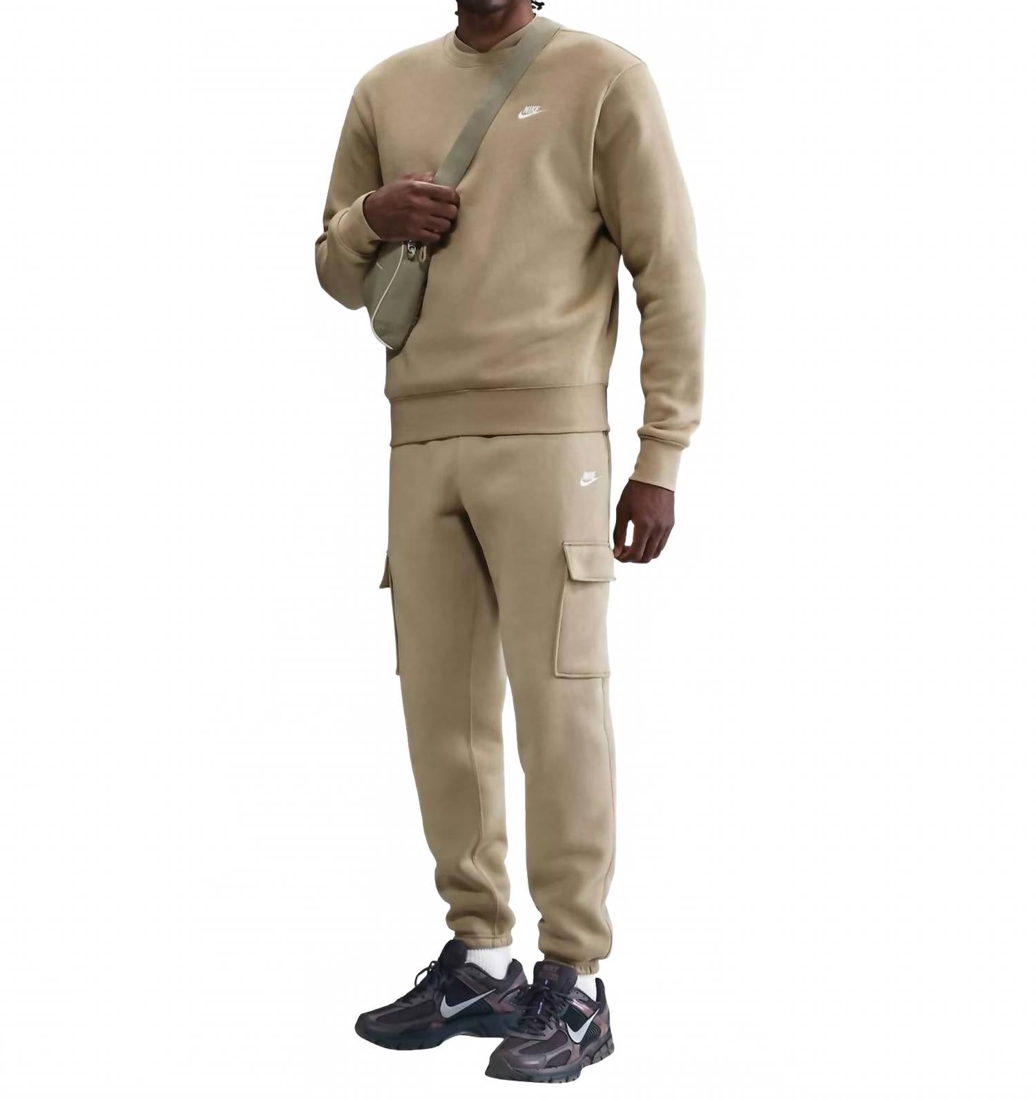Men's Club Fleece Cargo Pants In Parachute Beige