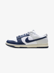 Men's Dunk Low New York Yankees Sneakers In White/midnight Navy