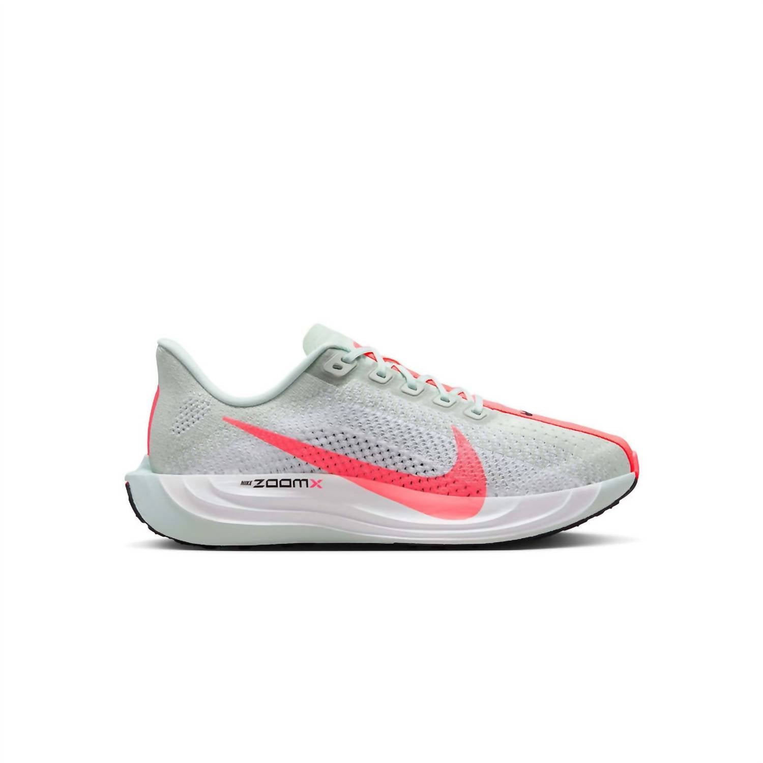 Women's Pegasus Plus Shoe In Barely Grey/hot Punch-White-Black
