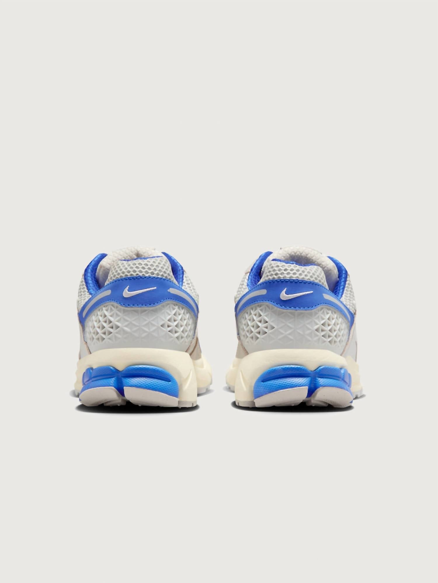 Women's Zoom Vomero 5 Shoes In Game Royal Ivory