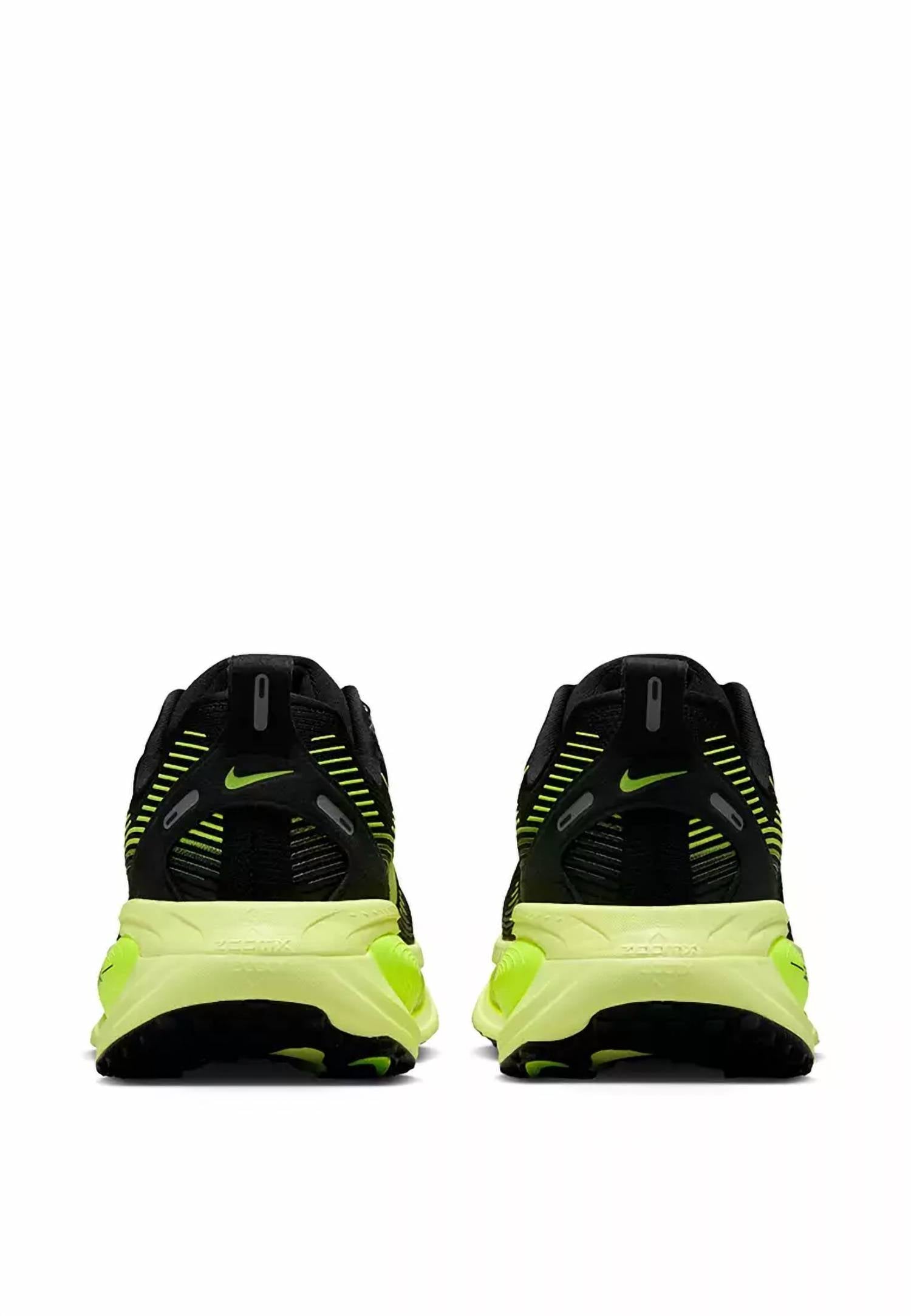 Women's Vomero 18 Sneakers In Black Volt