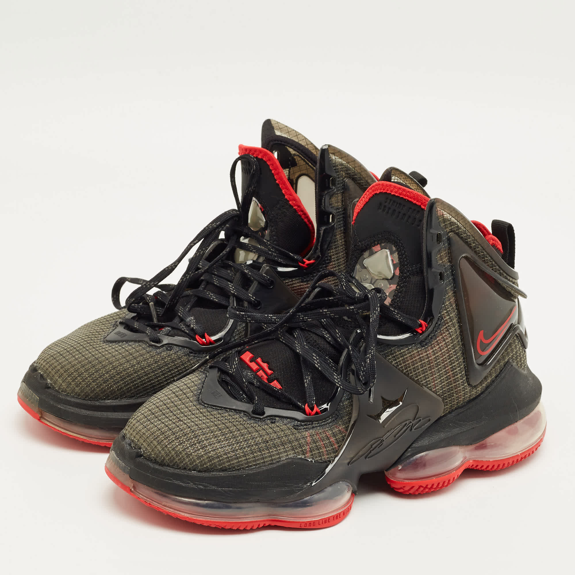 Nike Le Bron 19