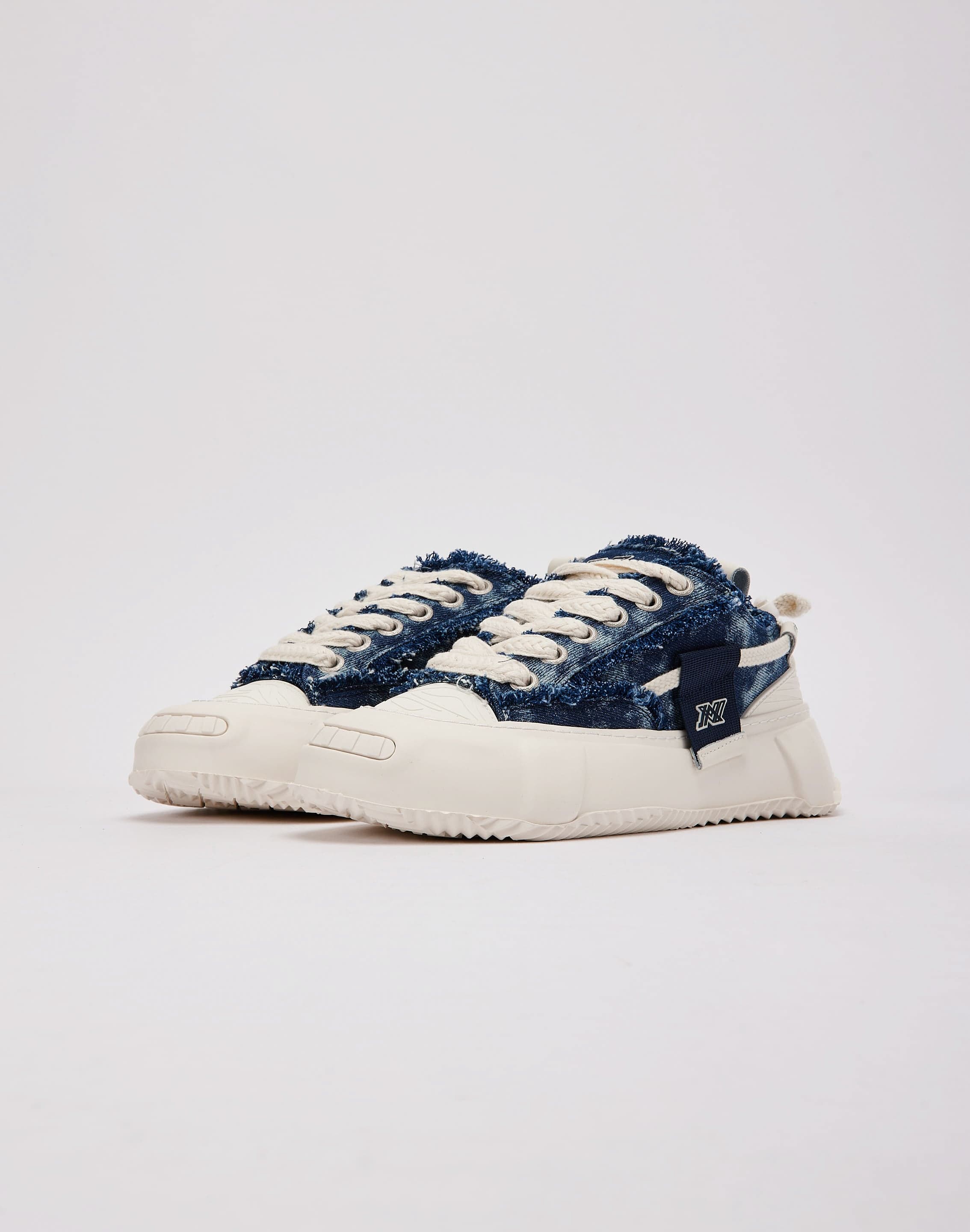javi_elevate_20blue_20jean_M047.jpg
