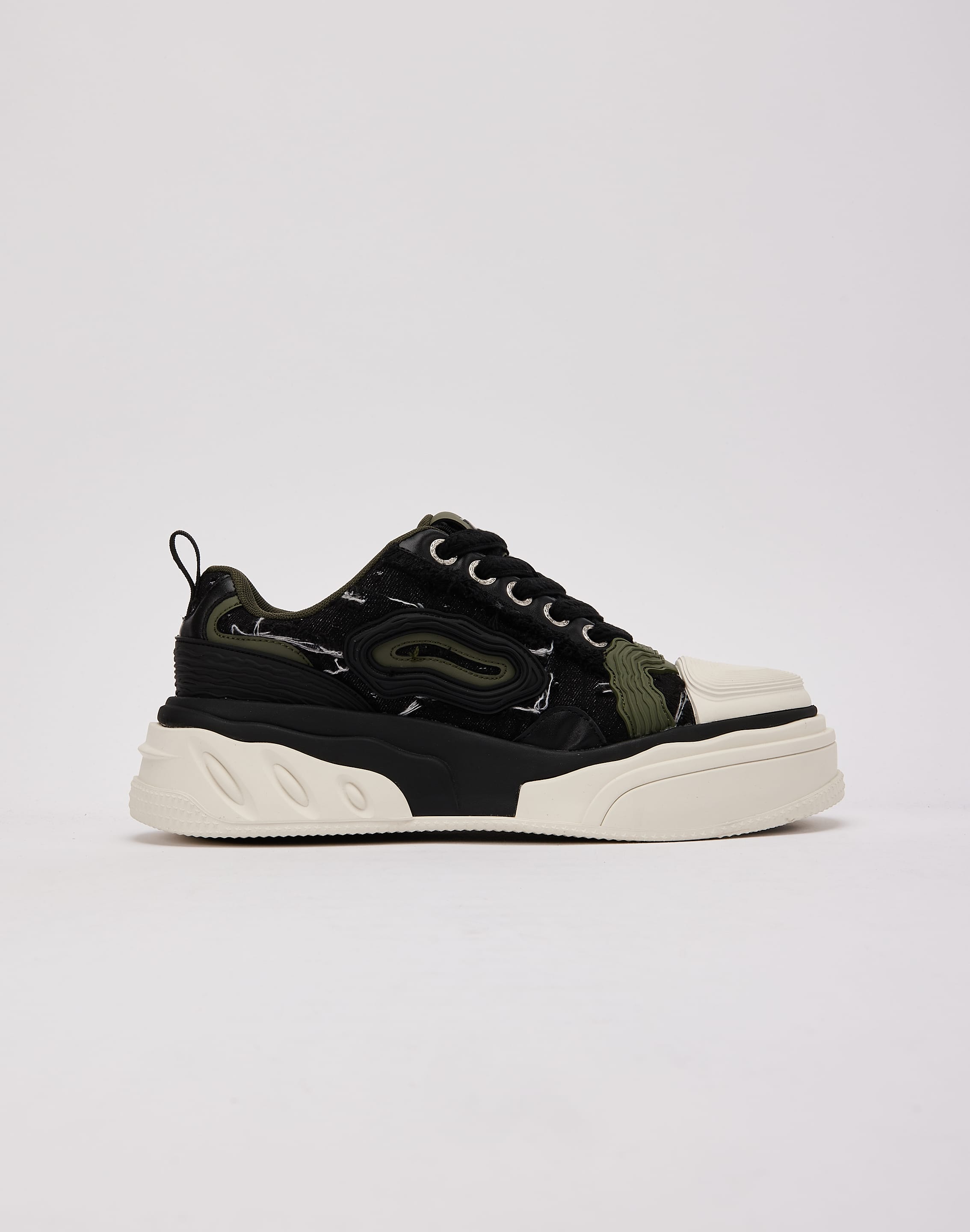 javi_resume_20olive_20blk_M078.jpg
