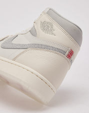 Jordan Air Jordan 1 Retro High OG 'Sail and University Red'