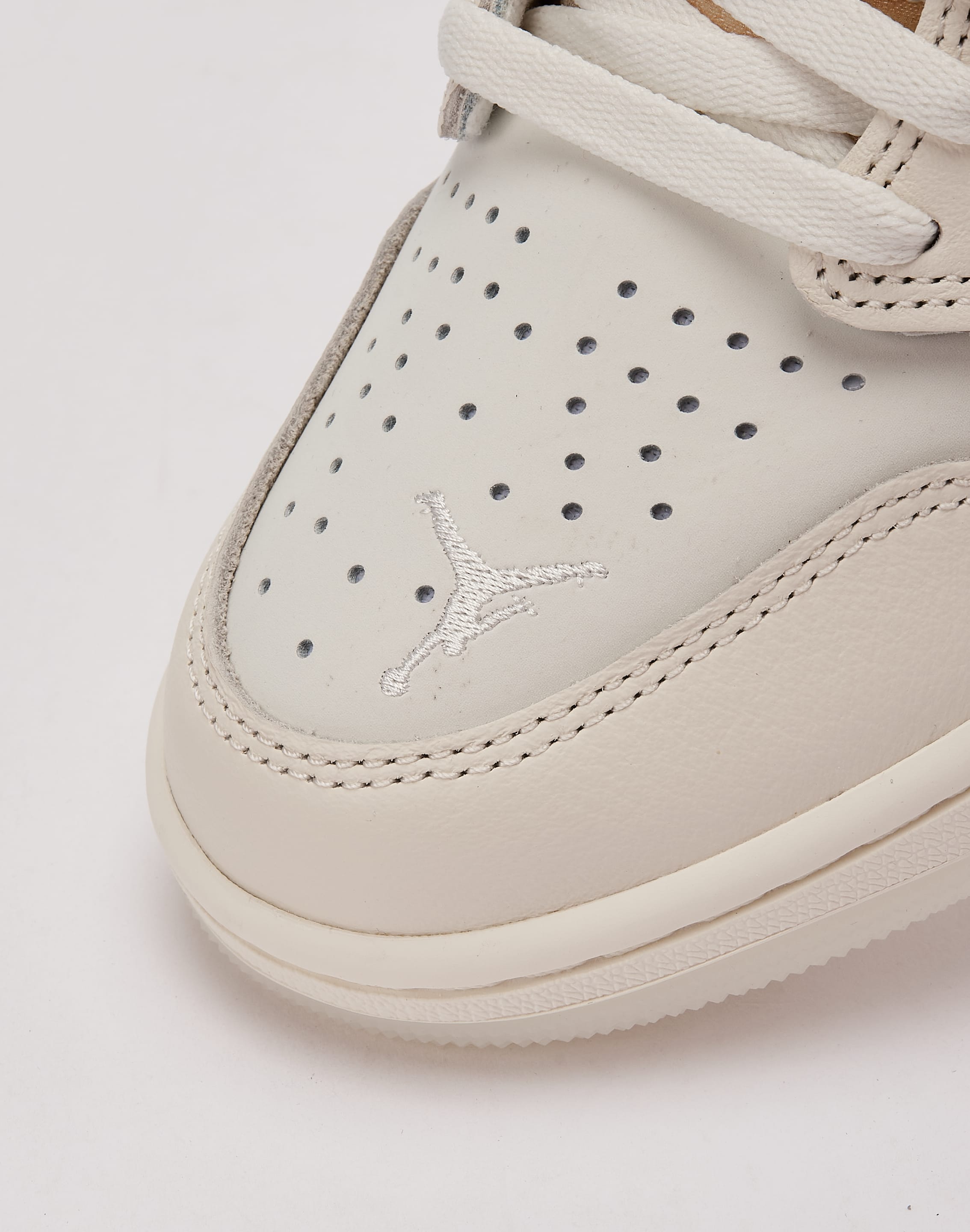 Jordan Air Jordan 1 Retro High OG 'Sail and University Red'