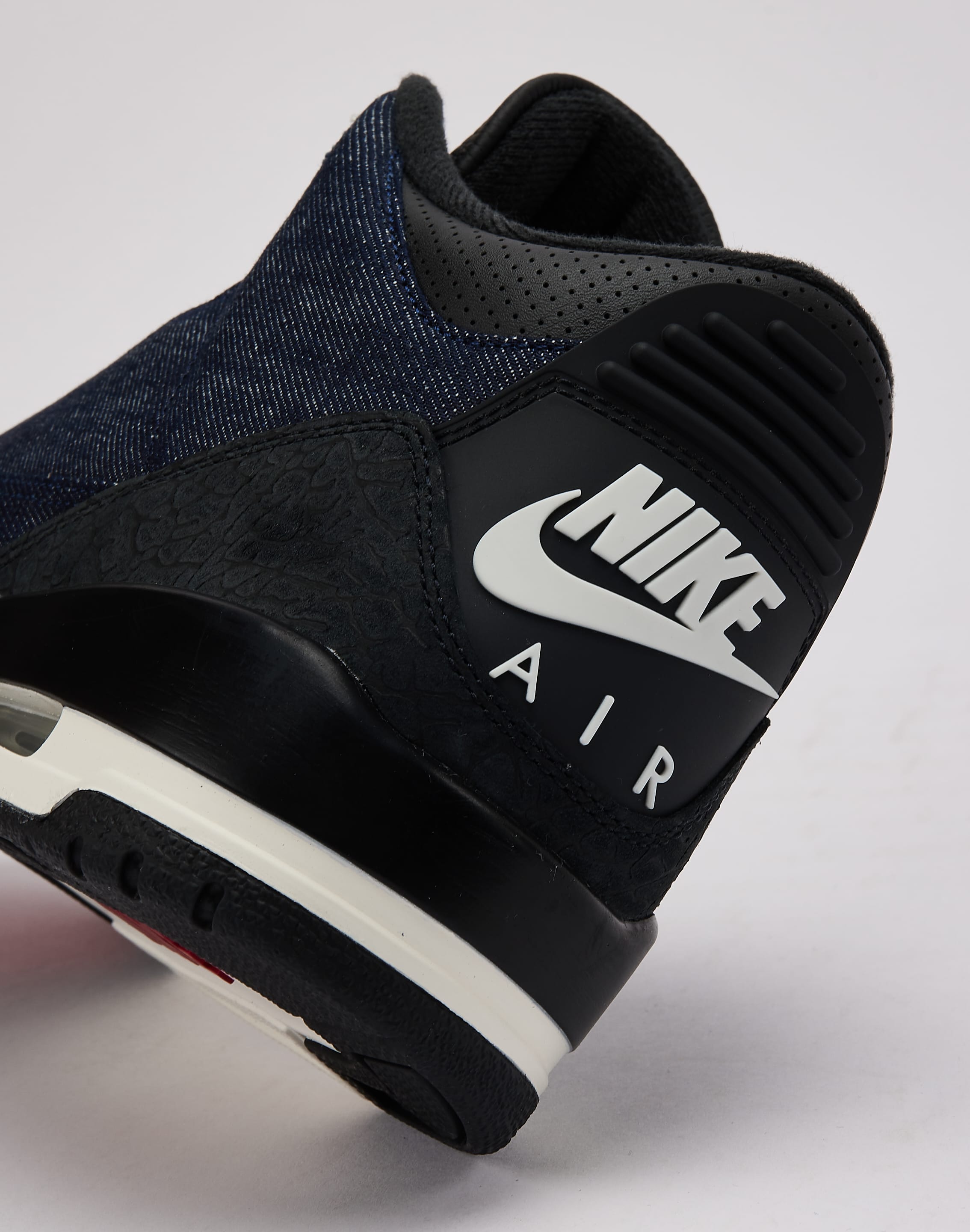 Jordan Air Jordan 3 Retro x Levi's 'Indigo and Gym Red'