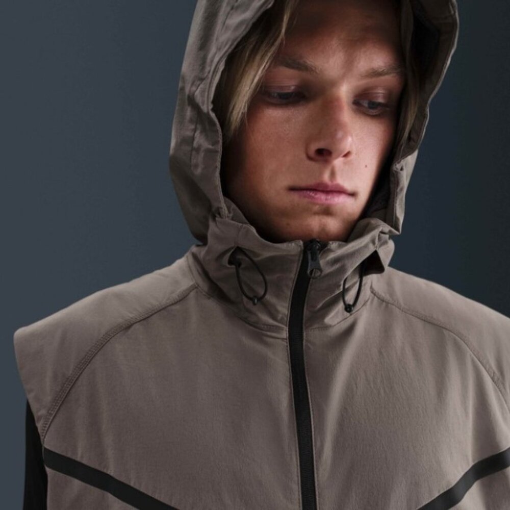 Men's Nike Tech Dri-FIT Woven Windrunner Gilet - Cave Stone/Black