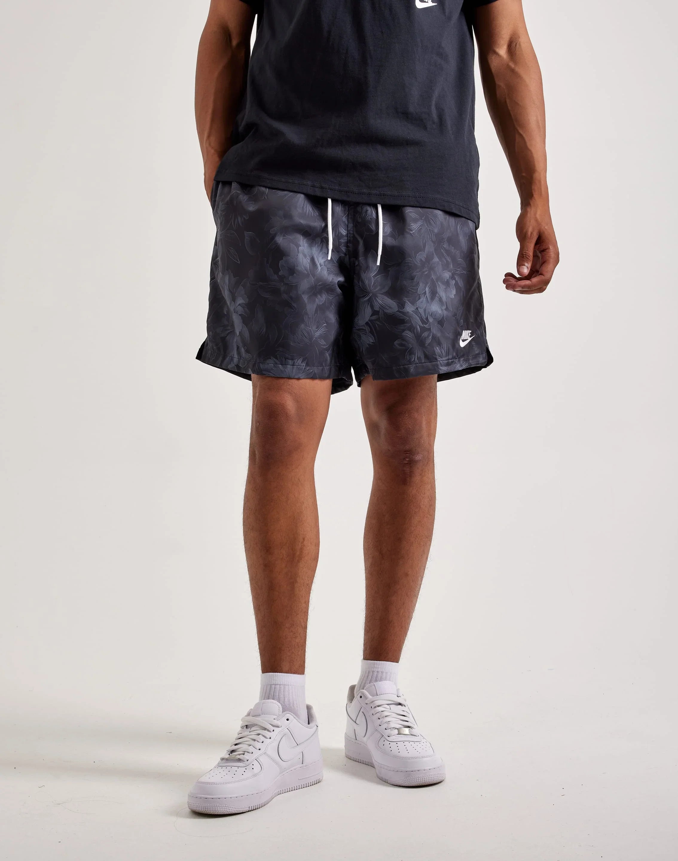 Men's Nike Club Flow Woven Shorts - Black/White