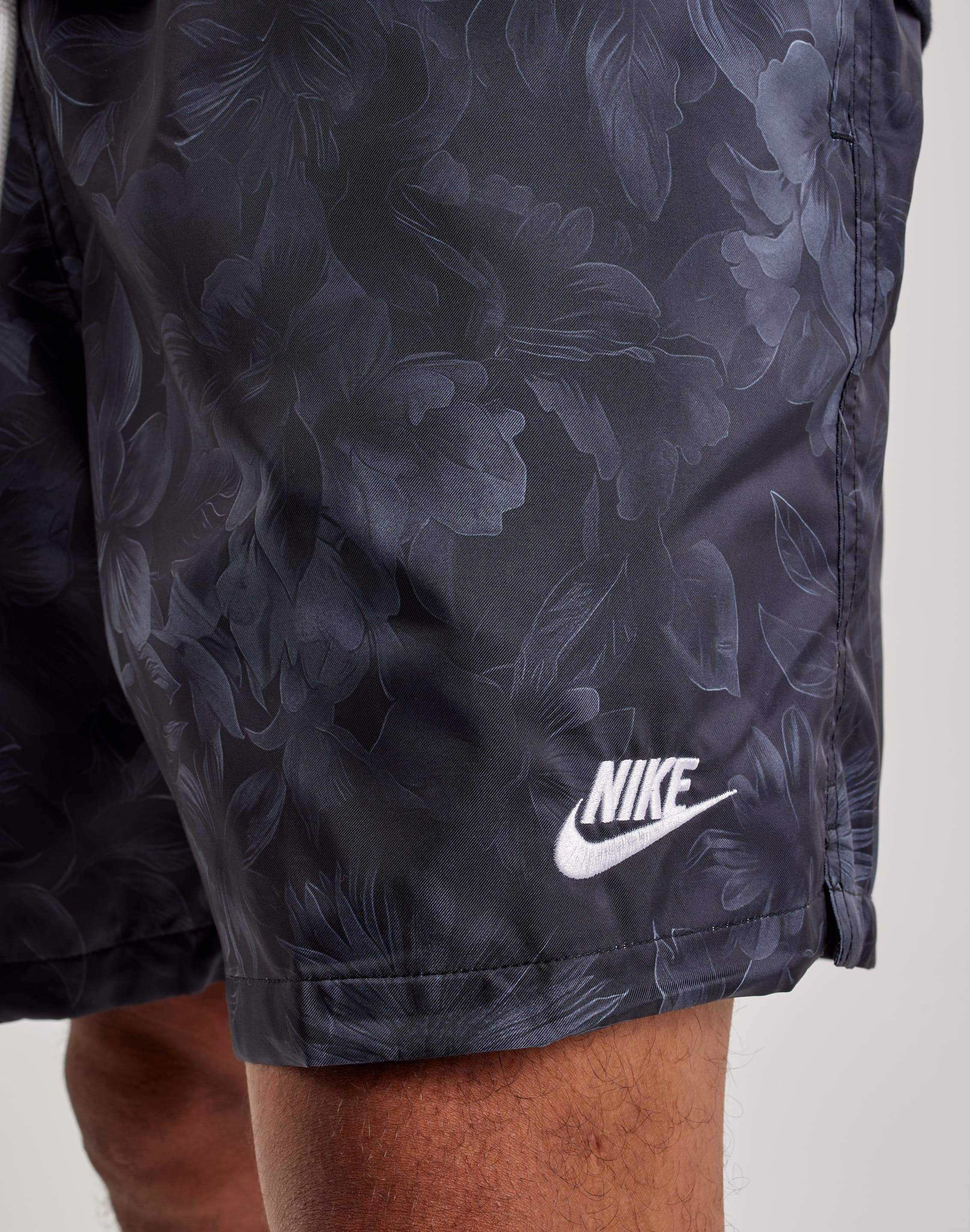Men's Nike Club Flow Woven Shorts - Black/White