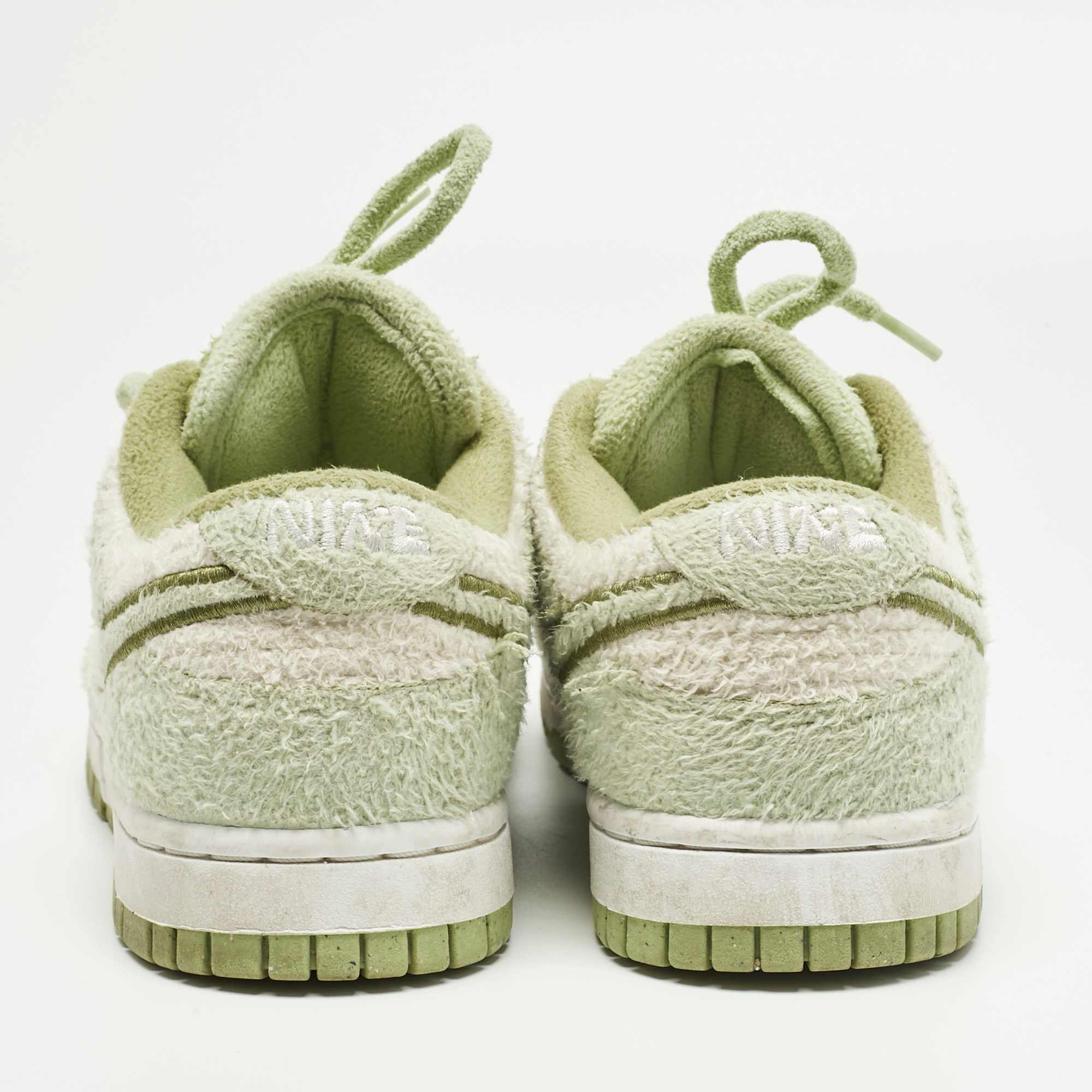 Nike Green/white Cotton Blend Dunk Low Se Cc "fleece Pack Sneakers