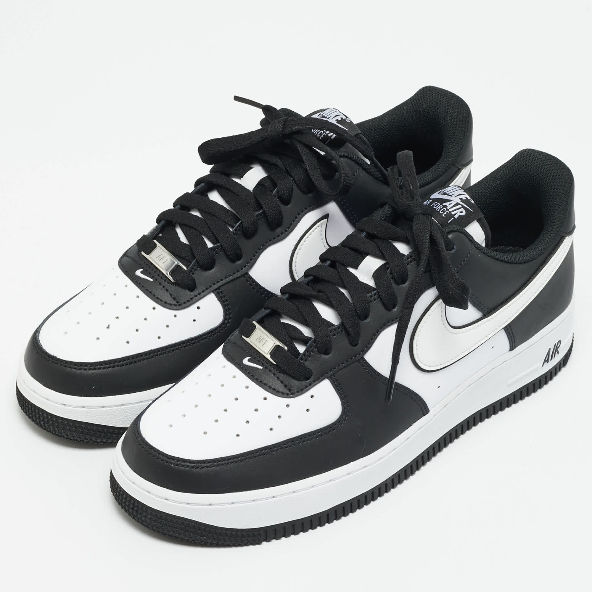 Nike Air Force 1 07 White Swoosh Panda