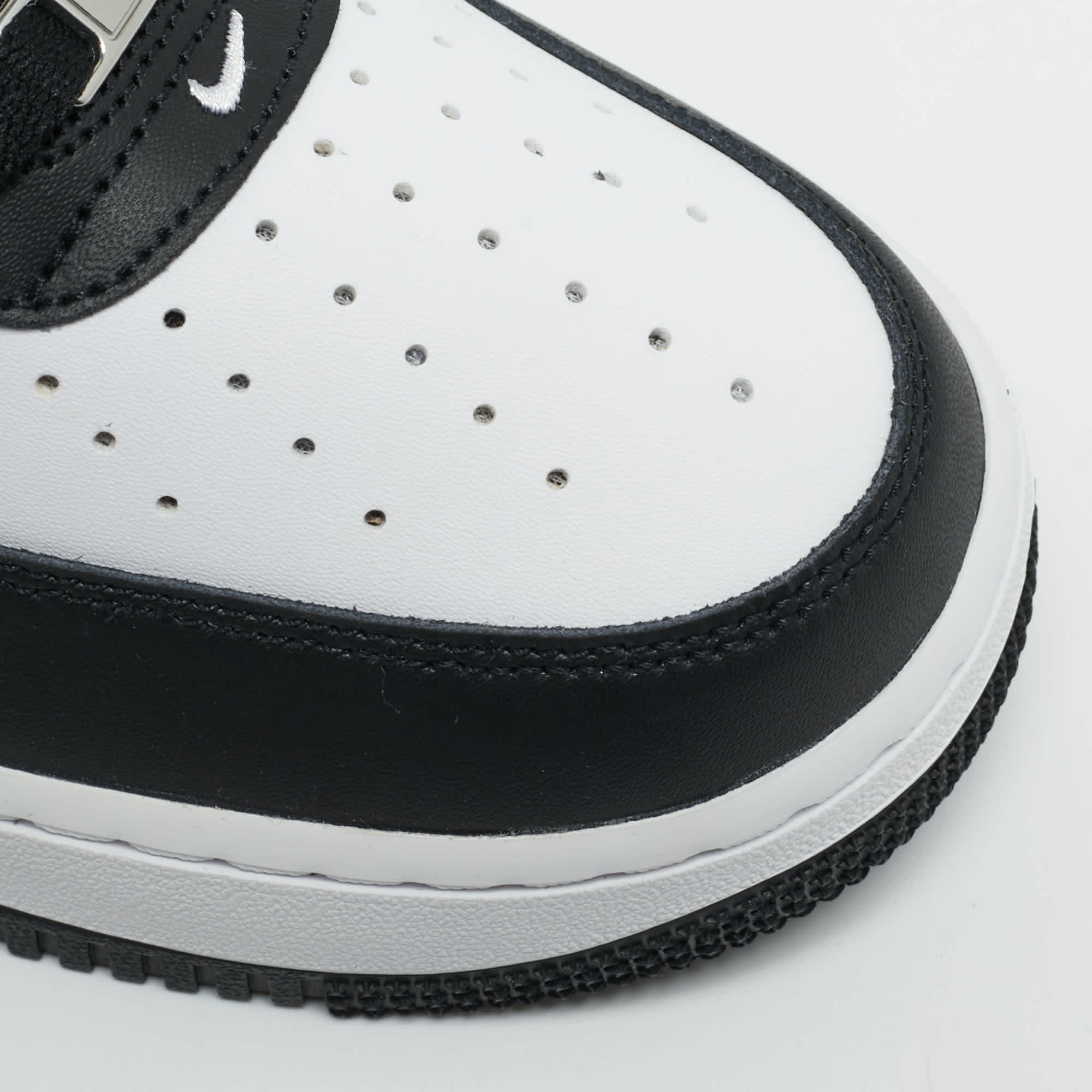 Nike Air Force 1 07 White Swoosh Panda
